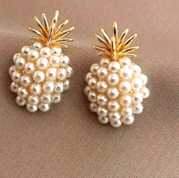 Pineapple shape earrings pearl like gold tone post - Picture 2 of 5